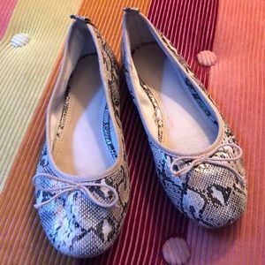 Zara Girls Snakeskin print Ballet Flats EUC 33
